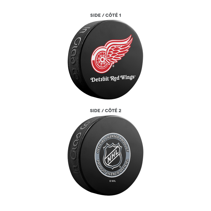 Coffret de 3 souvenirs de la LNH pour les fans des Red Wings de Détroit. Comprend : 1 rondelle de hockey classique officielle de la LNH, 4 sous-verres et 1 support pour appareil multimédia.