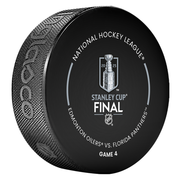 Match 4 des séries éliminatoires de la LNH 2025 : Oilers d'Edmonton contre Panthers de la Floride. Conception de rondelle de hockey en cube.