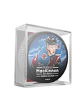 <transcy>AJLNH Nathan MacKinnon #29 Avalanche du Colorado 200 buts marqués rondelle de hockey souvenir dans un cube</transcy>