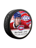 <transcy>NHLPA Nick Suzuki #14 Rondelle de hockey souvenir des Canadiens de Montréal dans un cube</transcy>